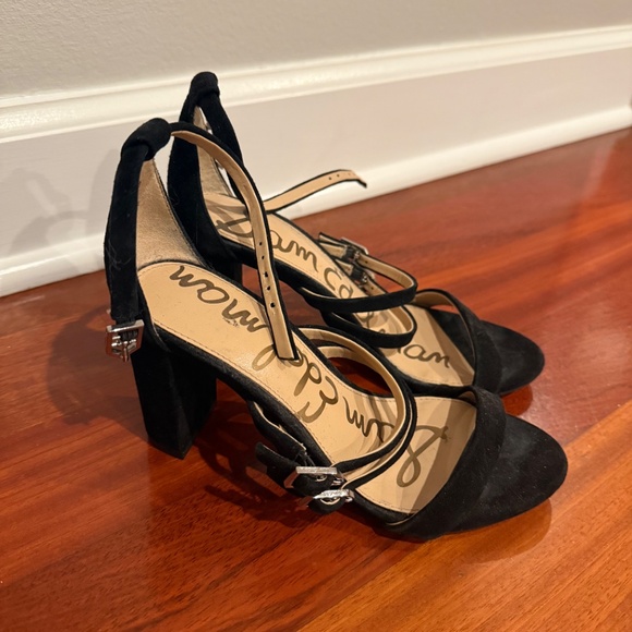 Heels - Picture 3 of 3